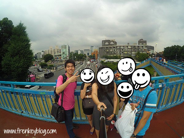 WeFie dulu di Jembatan Penyebrangan hahaha... WeFie dulu di Jembatan Penyebrangan hahaha...