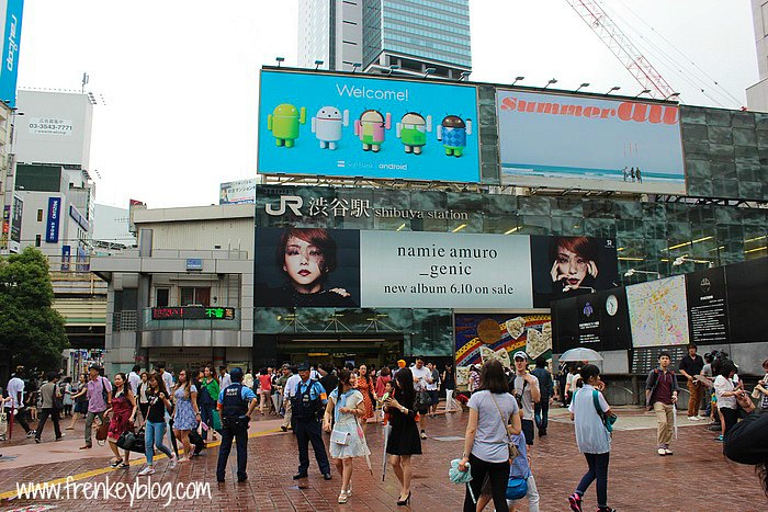 Pintu Exit Shibuya Station di depan Patung Hachiko Pintu Exit Shibuya Station di depan Patung Hachiko