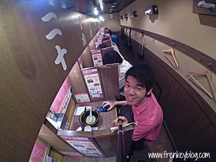 Suasana Bilik di Ichiran Ramen Shibuya Suasana Bilik di Ichiran Ramen Shibuya